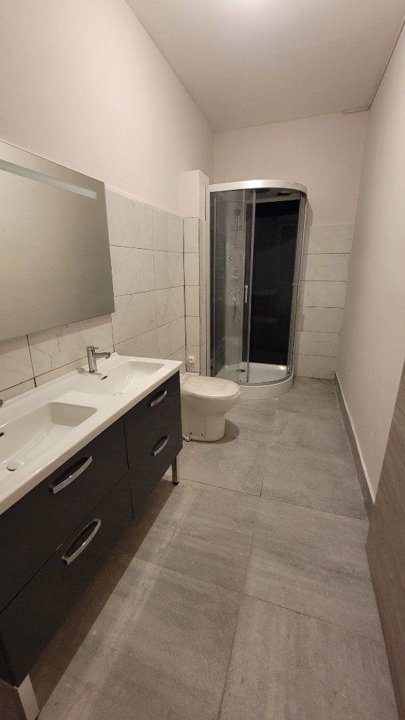 Salle d eau et toilettes privés  chambre 2